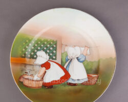 Sunbonnet Babies pattern plate, circa 1912. Transfer decorated porcelain, gilt; Royal Bayreuth, Tettau, Bavaria. The plate was presented to Olga E. Thelen as a birthday gift from Lizzie A. Borden, January 8, 1912.