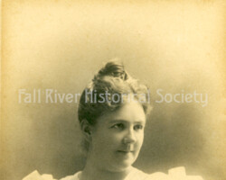 Mrs. William Lindsey Jr., circa 1898. Albumen print, William H. Partridge, Boston and Brookline, Massachusetts.